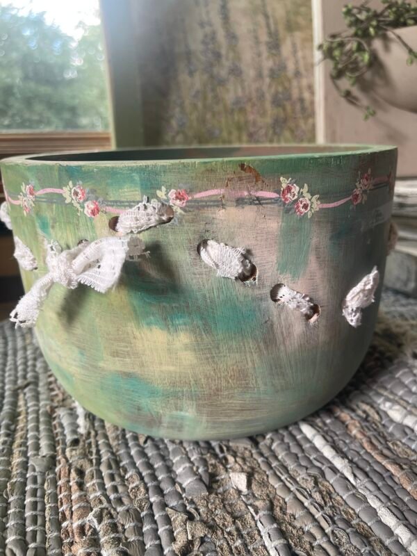 Shabby Chic: Upcycled Wooden Bowl - Image 3