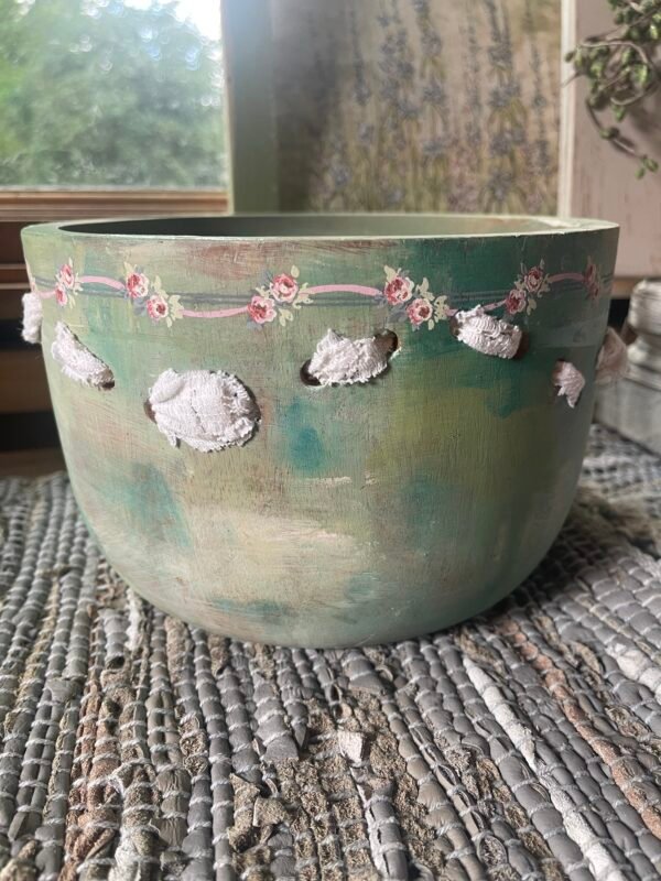 Shabby Chic: Upcycled Wooden Bowl
